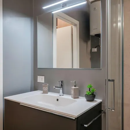Essenza Moderna Centro & Comfort Διαμέρισμα *