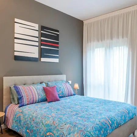 Essenza Moderna Park&comfort Apartment *